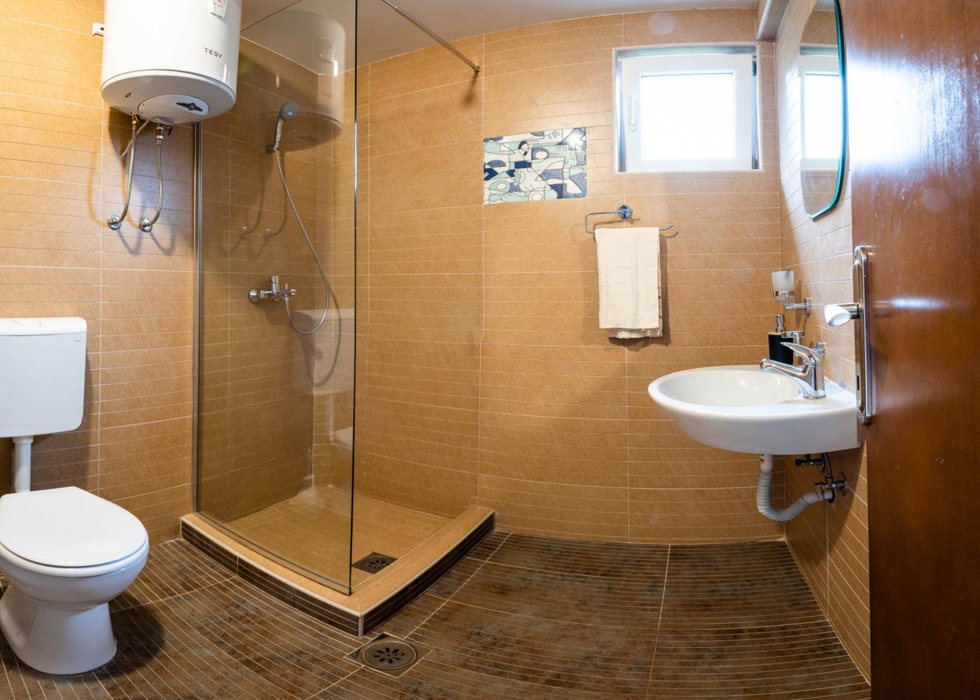 Studio Apartment Cudo Nevidjeno Karuc 外观 照片